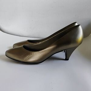 Elegant Vintage Gold Women's Kitten Heels